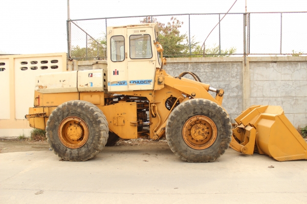 ขายรถตักล้อยาง เอวอ่อน ขนาดใหญ่ ตัก2คิว DRESSER: 12T เครื่องยนต์ 6 สูบ ราคา 480,000 บาท