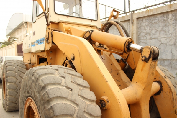 ขายรถตักล้อยาง เอวอ่อน ขนาดใหญ่ ตัก2คิว DRESSER: 12T เครื่องยนต์ 6 สูบ ราคา 480,000 บาท