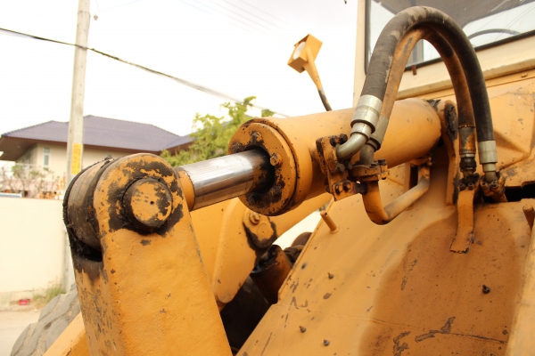 ขายรถตักล้อยาง เอวอ่อน ขนาดใหญ่ ตัก2คิว DRESSER: 12T เครื่องยนต์ 6 สูบ ราคา 480,000 บาท