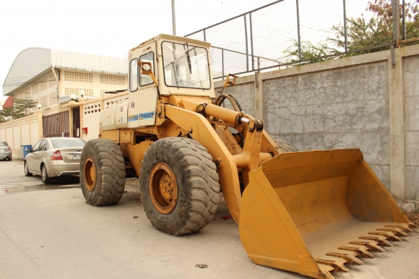 ขายรถตักล้อยาง เอวอ่อน ขนาดใหญ่ ตัก2คิว DRESSER: 12T เครื่องยนต์ 6 สูบ ราคา 480,000 บาท