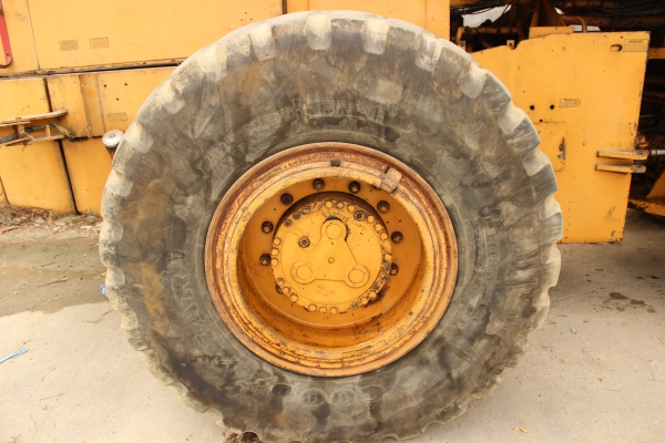 ขายรถตักล้อยาง เอวอ่อน ขนาดใหญ่ ตัก2คิว DRESSER: 12T เครื่องยนต์ 6 สูบ ราคา 480,000 บาท