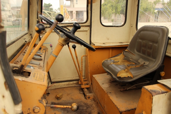 ขายรถตักล้อยาง เอวอ่อน ขนาดใหญ่ ตัก2คิว DRESSER: 12T เครื่องยนต์ 6 สูบ ราคา 480,000 บาท