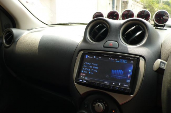 Nissan March 1.2  ปี'10 แต่งจัดเต็ม