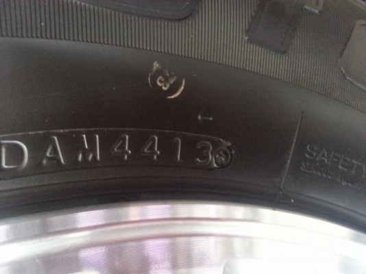 ขายยางป้ายแดงพร้อมแม็กเชฟโลเล็ต   ยาง245/70/16   ยางปี13  ตุ่มยังอยู่