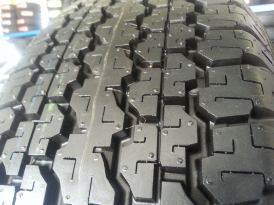 ขายยางป้ายแดงพร้อมแม็กเชฟโลเล็ต   ยาง245/70/16   ยางปี13  ตุ่มยังอยู่