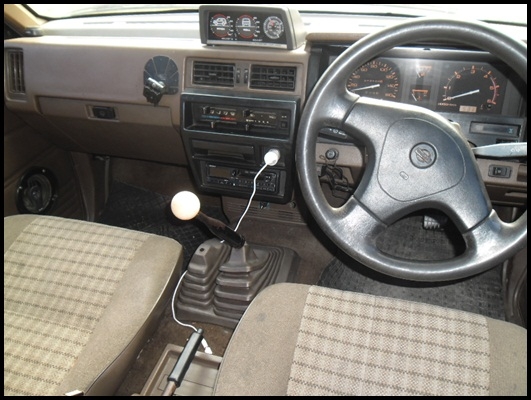 นิสสันบิ๊กเอ็ม 4 ประตู