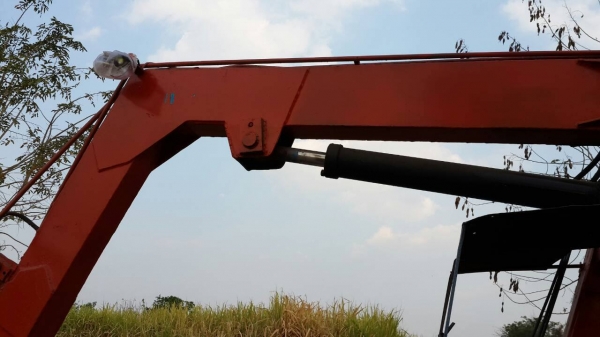 **450,000 บ.ต่อรอง**ขายรถคีบอ้อย คีบหลัง แขนเดียว FORD77  เกียร์ท็อค ปั้มไดกิ้น22 เครื่องแน่นดี แรง แขนดีไม่ปะ คีบสวยไม่ผุ ยางพอใช้ รถใช้งานปกติครับ พร้อมใช้ พร้อมลุยงาน เอกสารสัญญาซื้อขาย ราคาต่อรองได้เด้อ พี่น้องครับ