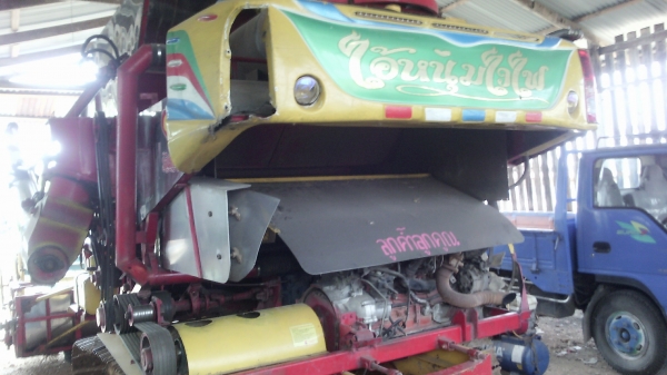 ขายรถเกี่ยวข้าวพร้อมเทลเลอร์
