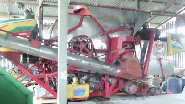 ขายรถเกี่ยวข้าวพร้อมเทลเลอร์