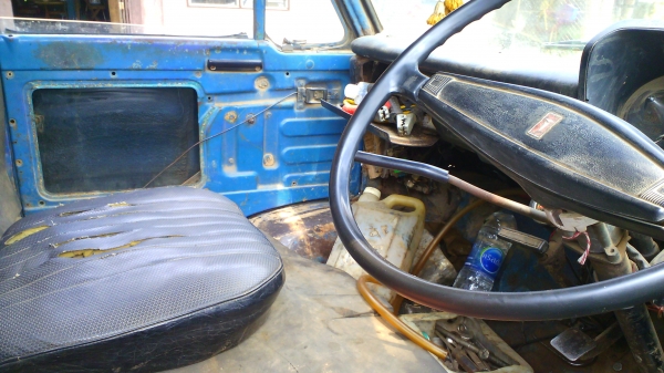 รถหกล้อ เทลเล่อร์ TOYOTA BU ปกติบรรทุกรถแบคโฮ MITSUBISHI MM45 B