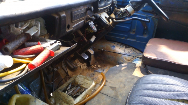 รถหกล้อ เทลเล่อร์ TOYOTA BU ปกติบรรทุกรถแบคโฮ MITSUBISHI MM45 B