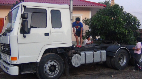 รับสมัครคนขับรถหัวลากวอลโว่FL10ด่วนๆเลยครับ