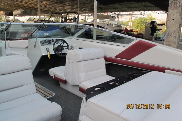 -ผ่อนได้- ขาย เรือ CELEBRITY 18 ฟุต เครื่อง MERCRUISER 4.3 เรือนำเข้า USA  สภาพสวยมาก