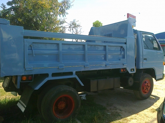 ISUZU NPR 115 HP 4BD1 หกล้อดั๊มพ์ รถสวยพร้อมใช้งานครับ เครื่องแห้งแรงดีไม่มีเยิ้มครับ หัวบางไม่ผุภายในครบ เกียร์สั้น กระบะดั๊มพ์เหล็ก 4 ตันยาว 3.30 เมตร ช่วงล่างคัชซีดี เฟืองท้าย F เอกสารเล่มทะเบียนครบพร้อมโอนครับ