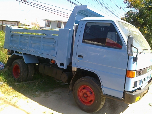 ISUZU NPR 115 HP 4BD1 หกล้อดั๊มพ์ รถสวยพร้อมใช้งานครับ เครื่องแห้งแรงดีไม่มีเยิ้มครับ หัวบางไม่ผุภายในครบ เกียร์สั้น กระบะดั๊มพ์เหล็ก 4 ตันยาว 3.30 เมตร ช่วงล่างคัชซีดี เฟืองท้าย F เอกสารเล่มทะเบียนครบพร้อมโอนครับ