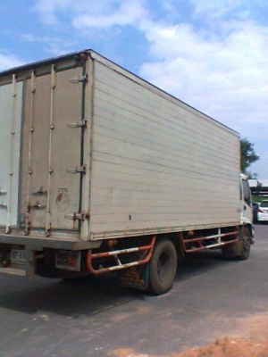 ขาย ุ 6 ล้อ Isuzu FTH  200 แรงม้า (ตู้เย็น)ปี 48 สภาพสวย ใช้งานเอง