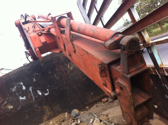 ขายเฮียบ สามตันครึ่ง สภาพ 90\% พร้อมยกลงจาก 10 ล้อ ขายเฮียบ สามตันครึ่ง สภาพ 90\% พร้อมยกลงจาก 10 ล้อ