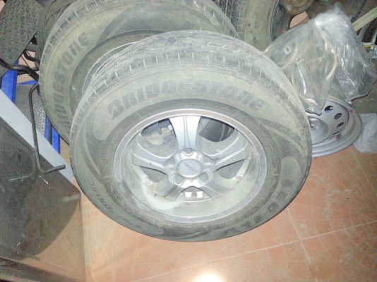 แม็กLenso พร้อมยาง 215/70/15 รวมจำนวน 4 วง