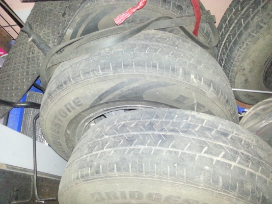 แม็กLenso พร้อมยาง 215/70/15 รวมจำนวน 4 วง แม็กLenso พร้อมยาง 215/70/15 รวมจำนวน 4 วง