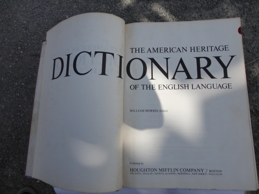 DICTIONARY AMERICAN เก๋ามาก ๆ จำนวน   1  เล่ม โทร.081-005-8785