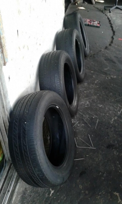 ยางมิชลิน 215 60 16 ปี 09 สภาพดีเส้นละ 650 บาท 1 ชุด