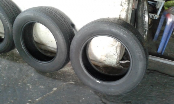 ยางมิชลิน 215 60 16 ปี 09 สภาพดีเส้นละ 650 บาท 1 ชุด