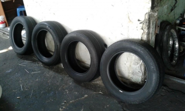 ยางมิชลิน 215 60 16 ปี 09 สภาพดีเส้นละ 650 บาท 1 ชุด