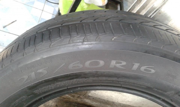 ยางมิชลิน 215 60 16 ปี 09 สภาพดีเส้นละ 650 บาท 1 ชุด