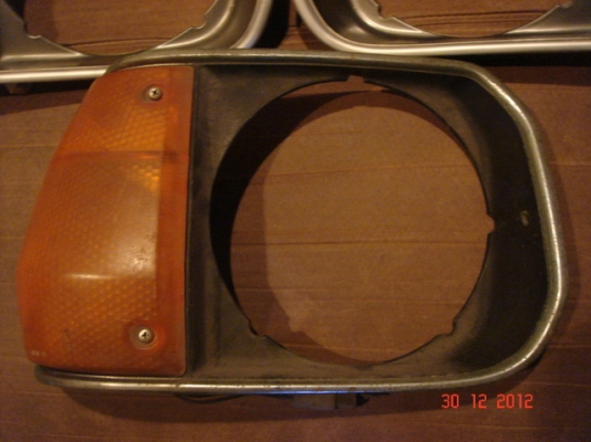 กรอบไฟหน้า Mazda323(ตูดแตงโม) กรอบไฟหน้า Mazda323(ตูดแตงโม)