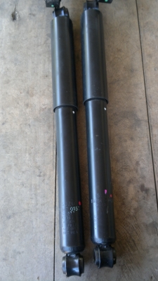 ขายโช๊คหลังเดิมAll new d-maxตัวเตี้ย(สภาพ200กว่าโลคับ)