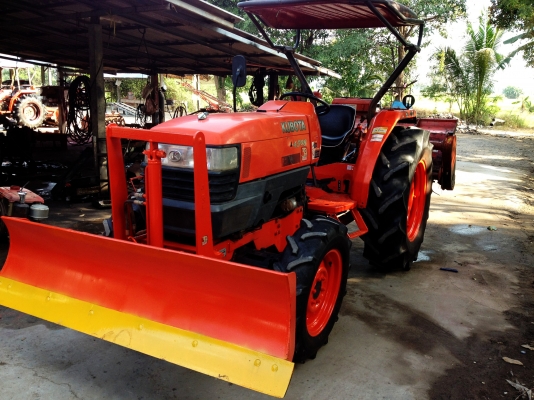 ขายด่วนรถไถคูโบต้าL4508พร้อมใบมีดดันดินหน้าและโลเตอรืลี่ตราช้างสนใจติดต่อคุณสมพงษ์081-9136451 ขายด่วนรถไถคูโบต้าL4508พร้อมใบมีดดันดินหน้าและโลเตอรืลี่ตราช้างสนใจติดต่อคุณสมพงษ์081-9136451