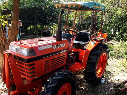 ขายด่วนรถไถคูดบต้าL2605พร้อมใบมีดดันดินหน้าและโลเตอร์ลี่สภาพสวยพร้อมใช้มากๆสนใจติดต่อคุณสมพงษ์081-9136451 ขายด่วนรถไถคูดบต้าL2605พร้อมใบมีดดันดินหน้าและโลเตอร์ลี่สภาพสวยพร้อมใช้มากๆสนใจติดต่อคุณสมพงษ์081-9136451