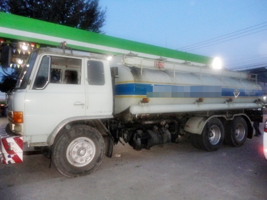 HINO  FL177 โหลดล่างค่ะ  15,000  ลิตรค่ะ