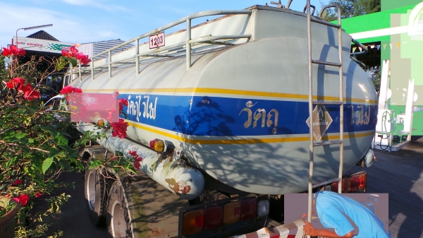 HINO  FL177 โหลดล่างค่ะ  15,000  ลิตรค่ะ