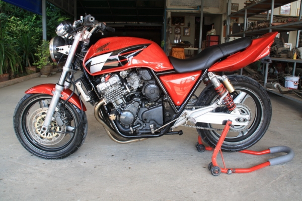 ขาย CB 400 ปี 93 สรรพสามิตแท้ สีใหม่ทั้งคัน เกียร์โยงแต่ง ท่อโยชิ  71000