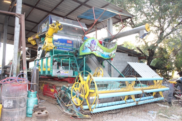 ขายรถเกี่ยวข้าวไทยเส็งยนต์