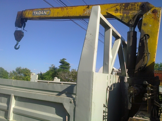 HINO FD 185 HP HO7C รถบรรทุกหกล้อติดเครน TADANO 3 ตัน 3 ปลอกยืด กระบะเหล็กยาว 5.50 เมตรสภาพดีพื้นไม่มีผุ เครื่องแน่นแรงดี ภายในเก๋งอุปกรณ์คอนโทรลครบ ช่วงล่างคัชซีสวยไม่มีดาม เอกสารเล่มทะเบียนครบพร้อมโอนครับ