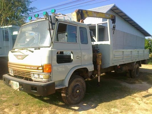HINO FD 185 HP HO7C รถบรรทุกหกล้อติดเครน TADANO 3 ตัน 3 ปลอกยืด กระบะเหล็กยาว 5.50 เมตรสภาพดีพื้นไม่มีผุ เครื่องแน่นแรงดี ภายในเก๋งอุปกรณ์คอนโทรลครบ ช่วงล่างคัชซีสวยไม่มีดาม เอกสารเล่มทะเบียนครบพร้อมโอนครับ