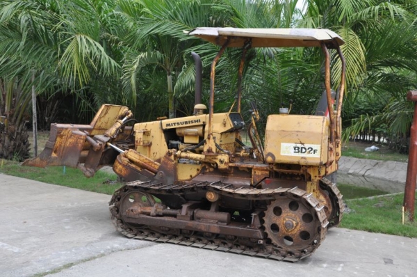 ขายรถดัน แทรกเตอร์ตีนตะขาบMITSUBISHI BD2F ใบมีด6ทิศทาง สภาพสวยเดิมจากญี่ปุ่น ขายถูกๆ235,000บาท!!!