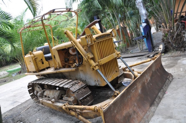 ขายรถดัน แทรกเตอร์ตีนตะขาบKOMATSU D30 สภาพสวยเดิมจากญี่ปุ่น ขายถูกๆ235,000บาท!!!