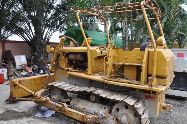 ขายรถดัน แทรกเตอร์ตีนตะขาบKOMATSU D30 สภาพสวยเดิมจากญี่ปุ่น ขายถูกๆ235,000บาท!!!