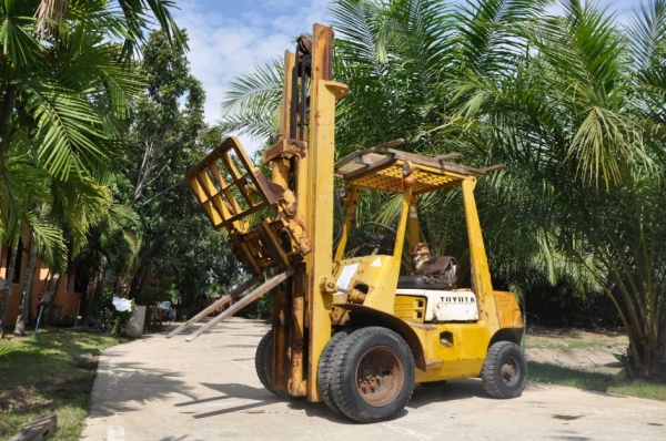 ขาย FORK LIFT TOYOTA 2ตัน งากระดก เสาสูง4เมตร เครื่องดีเซล สภาพสวยเดิมจากญี่ปุ่น ยังไม่เคยใช้ในไทย ขาย 145,000บาท!!