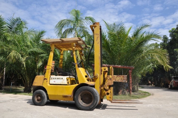 ขาย FORK LIFT TOYOTA 2ตัน งากระดก เสาสูง4เมตร เครื่องดีเซล สภาพสวยเดิมจากญี่ปุ่น ยังไม่เคยใช้ในไทย ขาย 145,000บาท!!