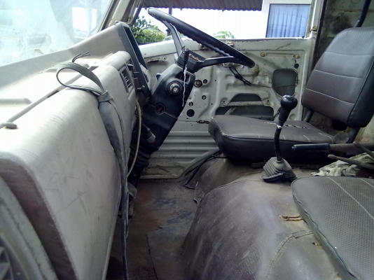 หกล้อติดเครน  HINO KM 777