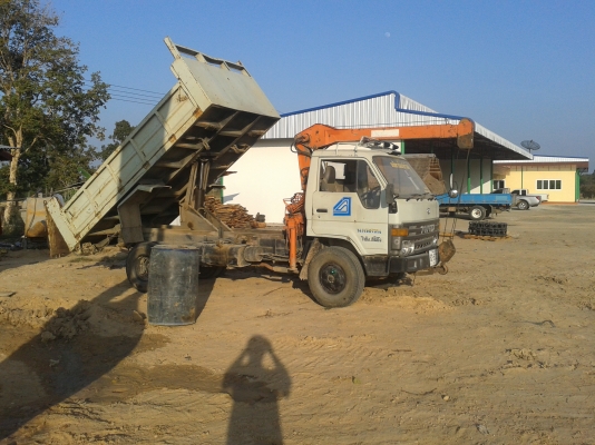 ขายหกล้อดั้ม มีเครน dyna  400