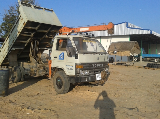 ขายหกล้อดั้ม มีเครน dyna  400