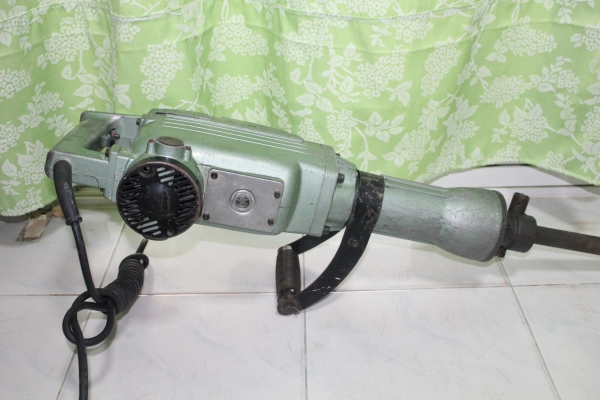 เครื่องสกัดคอนกรีตไฟฟ้า COPY hitachi 65A สภาพพร้อมใช้งานครับ