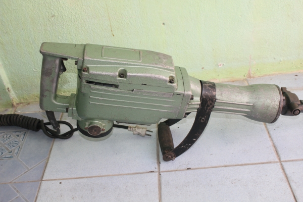 เครื่องสกัดคอนกรีตไฟฟ้า COPY hitachi 65A สภาพพร้อมใช้งานครับ