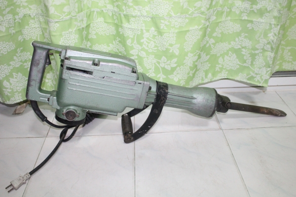 เครื่องสกัดคอนกรีตไฟฟ้า COPY hitachi 65A สภาพพร้อมใช้งานครับ
