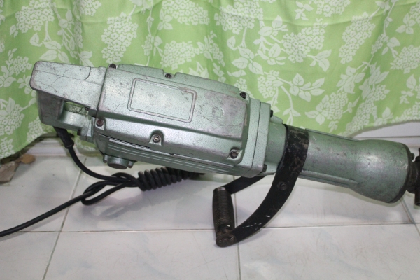 เครื่องสกัดคอนกรีตไฟฟ้า COPY hitachi 65A สภาพพร้อมใช้งานครับ